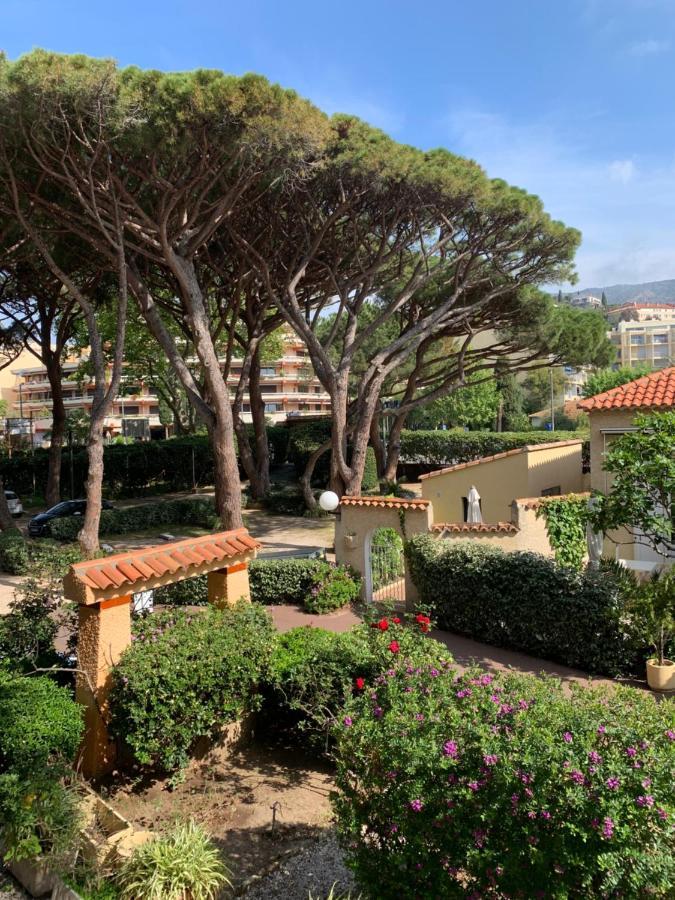 Hôtel Beau Rivage Le Lavandou Exterior foto